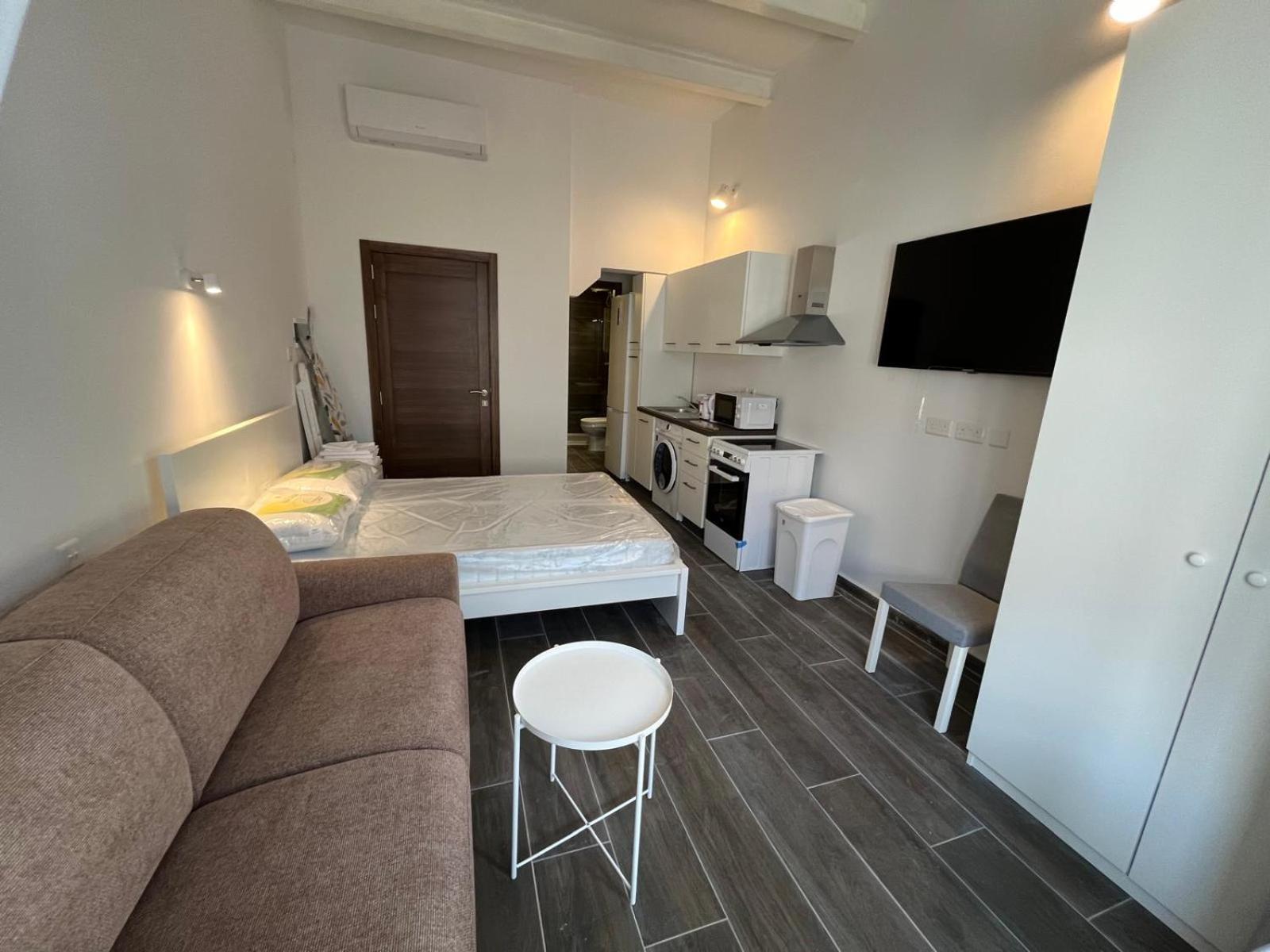 Sliema Studio Apartment * Sliema